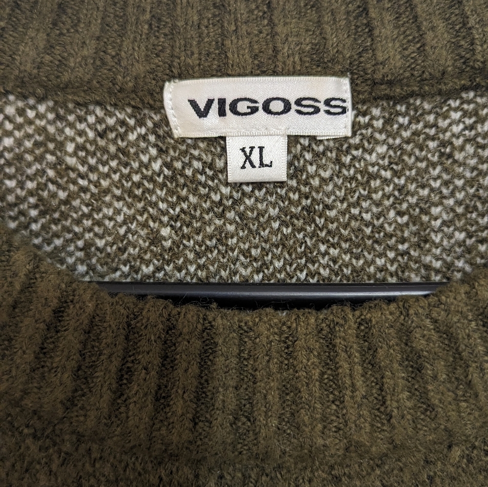 Green Vigoss Star Sweater - Picture 3 of 3